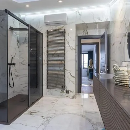 Penthouse With Jacuzzi דירה *
